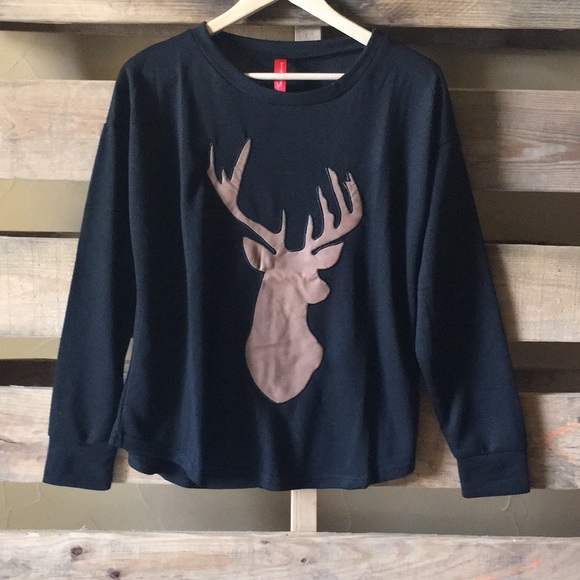 Graphic Print Pullover - Picture 4 of 7